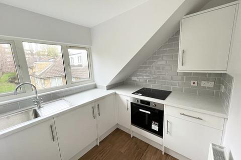 1 bedroom flat to rent, Queensmere Road, London SW19