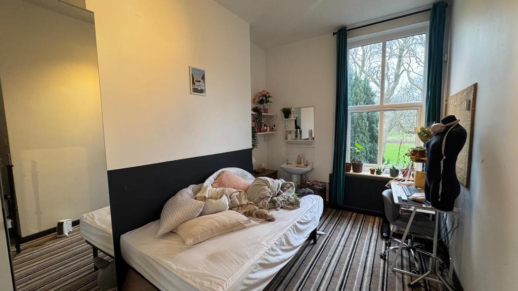 460 bedroom 4.jpg