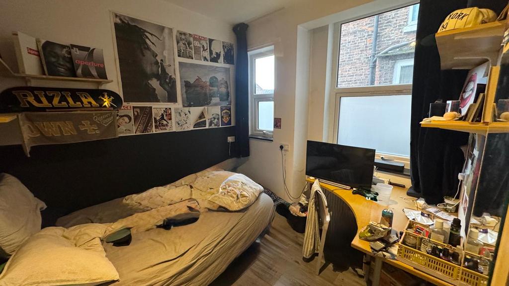 460 bedroom 1.jpg