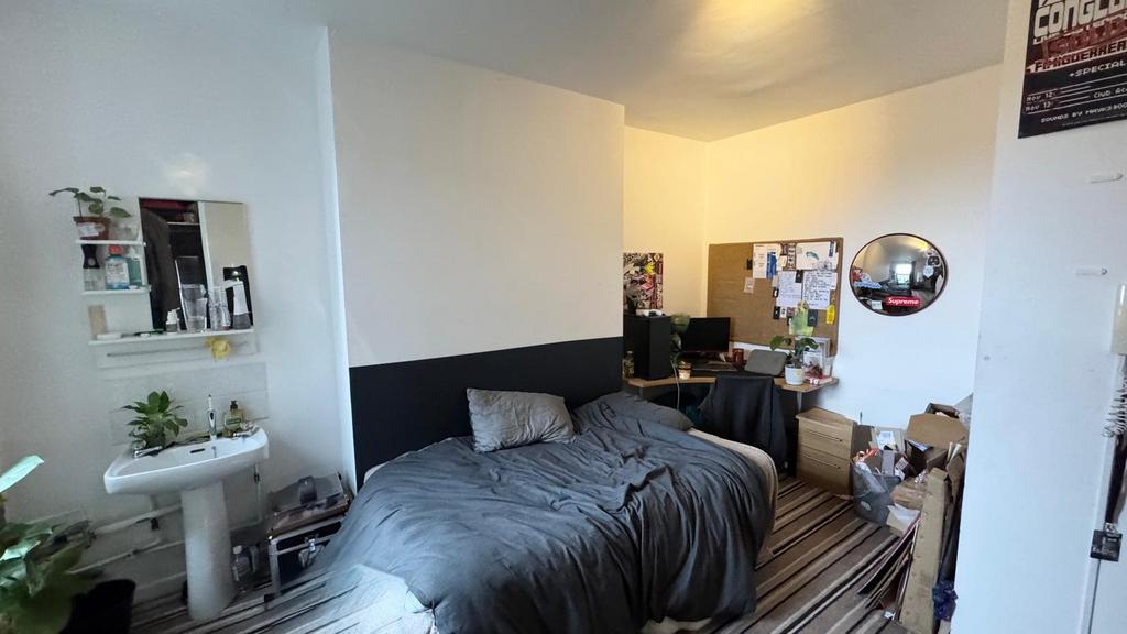 460 bedroom 5.jpg