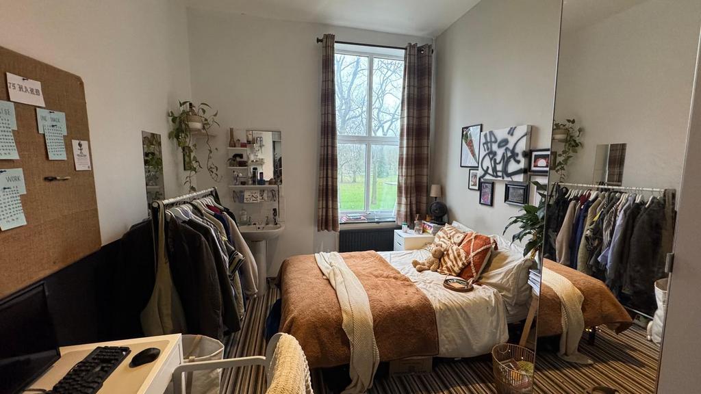 460 bedroom 3.jpg