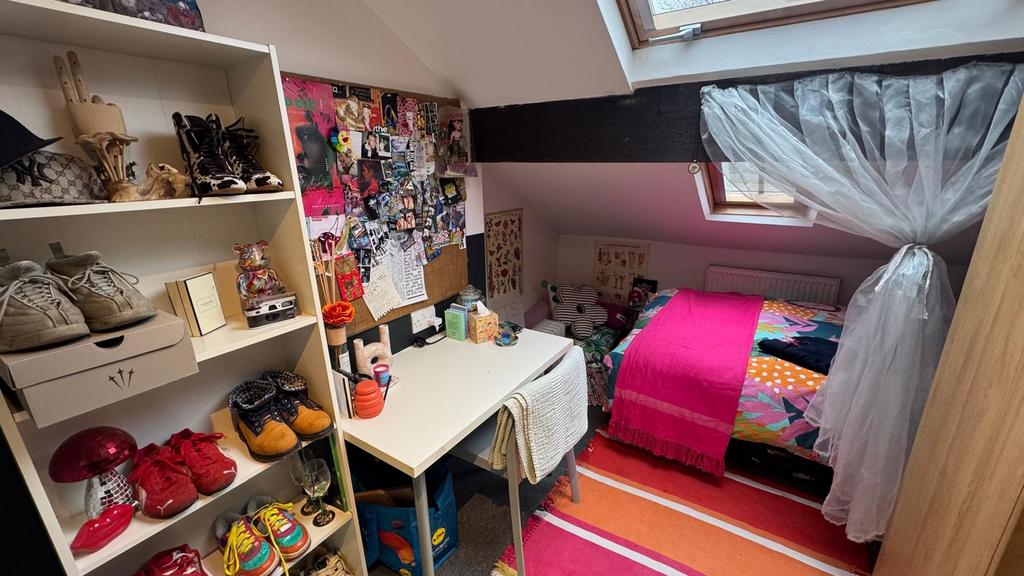 460 bedroom 9.jpg