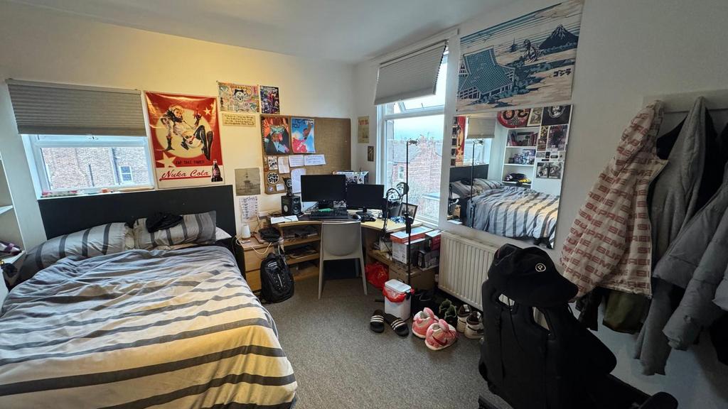 460 bedroom .jpg