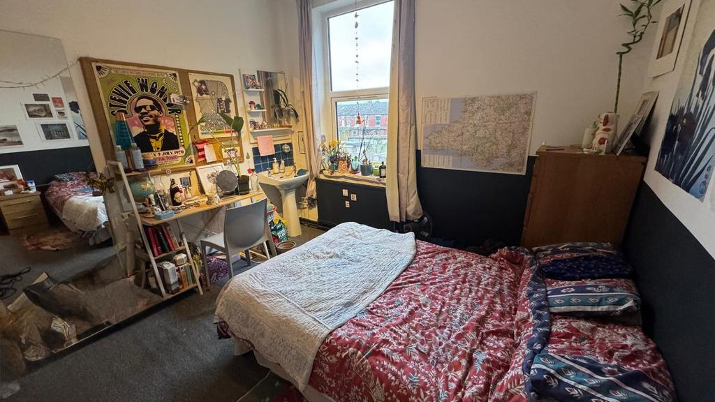 460 bedroom 6.jpg