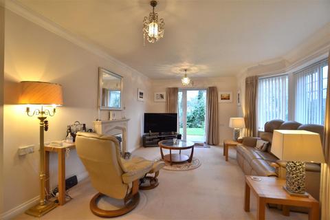 2 bedroom flat for sale, Branksomewood Road, Fleet GU51