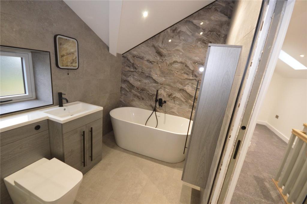 Family Bathroom 2
