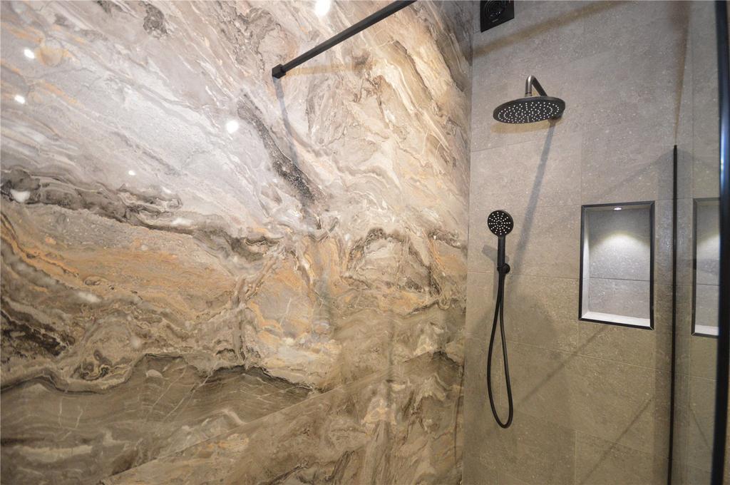 Family Bathroom 3