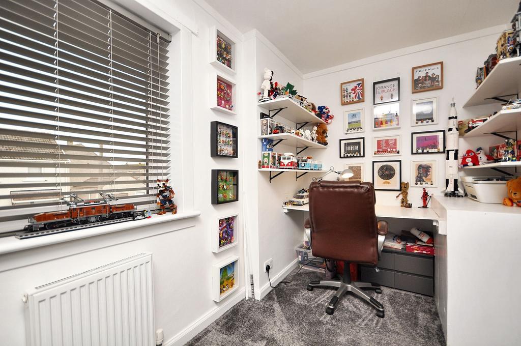 Bedroom/ Study