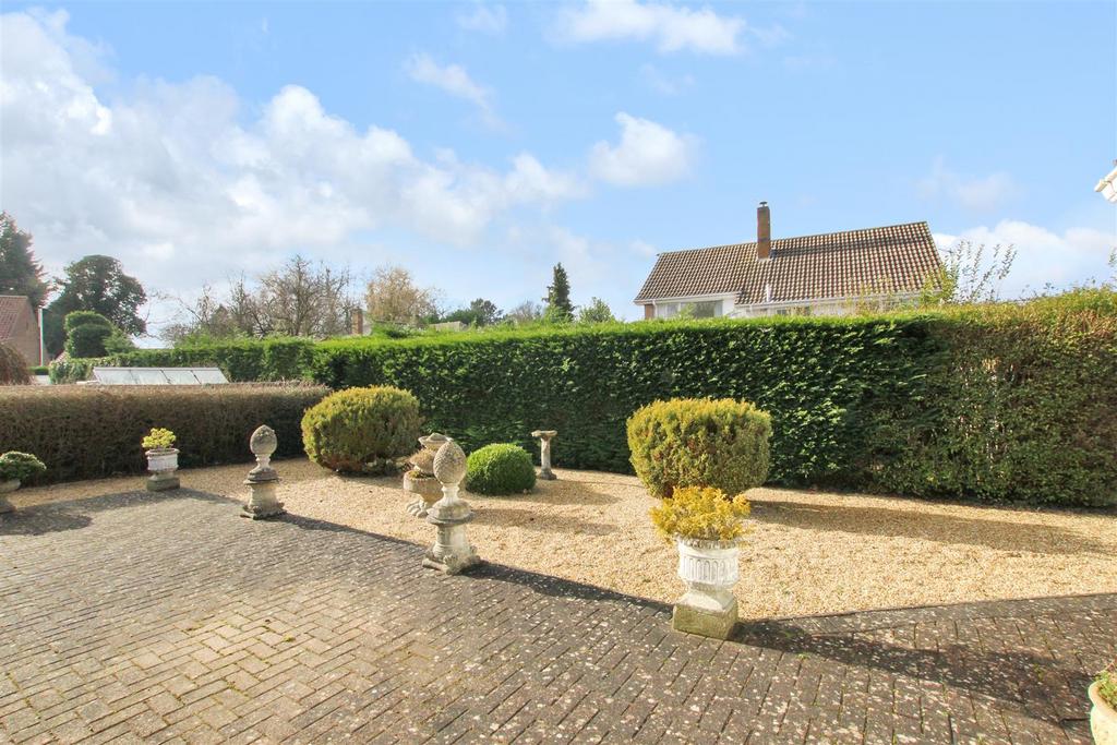 Rear Garden - b.JPG