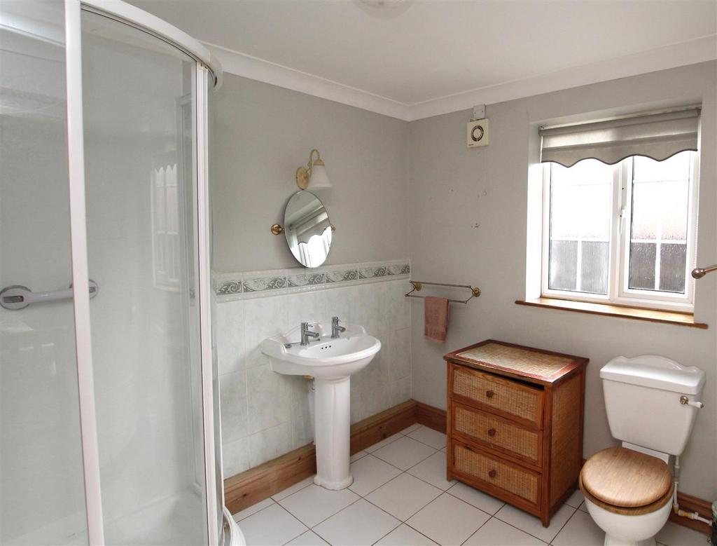 En-Suite to Bedroom One.JPG