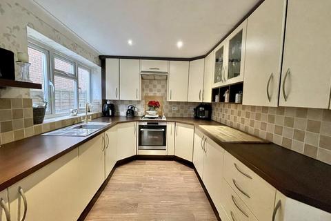 3 bedroom semi-detached house for sale, Valley Road, Newhaven