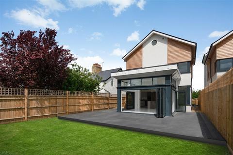 4 bedroom detached house to rent, Joy Lane, Whitstable