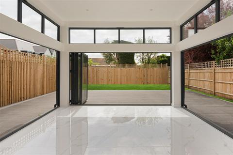 4 bedroom detached house to rent, Joy Lane, Whitstable