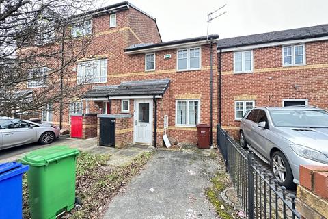 2 bedroom terraced house to rent, Sandycroft Avenue, Manchester, M22