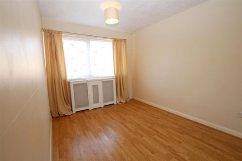 3 bedroom terraced house to rent, Renshaw Close, , Belvedere, Kent