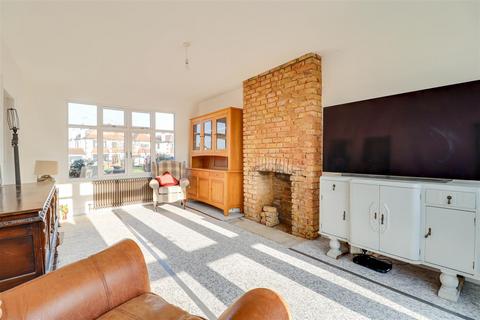 4 bedroom semi-detached house for sale, Highlands Boulevard, Leigh-on-Sea SS9