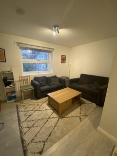 3 bedroom flat to rent, 3, London N16