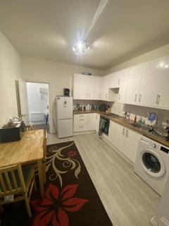 3 bedroom flat to rent, 3, London N16