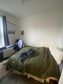 3 bedroom flat to rent, 3, London N16