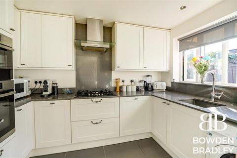 3 bedroom house for sale, Green Close, Epping Green, Epping