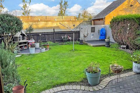 3 bedroom terraced house for sale, London Road, Purfleet On Thames, Essex