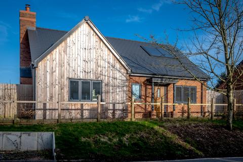 2 bedroom bungalow for sale, Kidderminster, Worcestershire