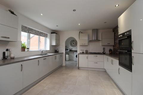 6 bedroom detached house to rent, Hockley Crescent, Boroughbridge, York, YO51