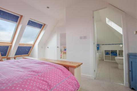 Ingleneuk, 10 Largs Road, Kilbirnie, KA25 7AT