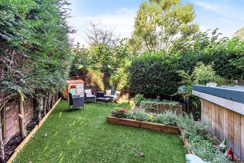 3 bedroom flat for sale, Garden Apartment, Lyndhurst Gardens, Hampstead, NW3