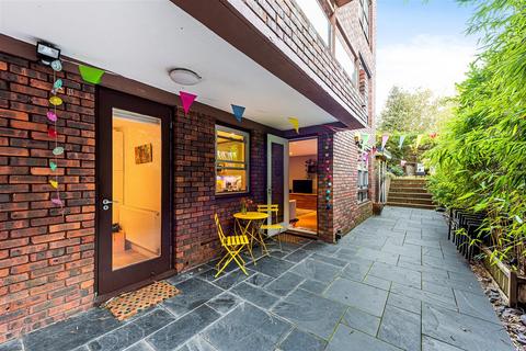 3 bedroom flat for sale, Garden Apartment, Lyndhurst Gardens, Hampstead, NW3