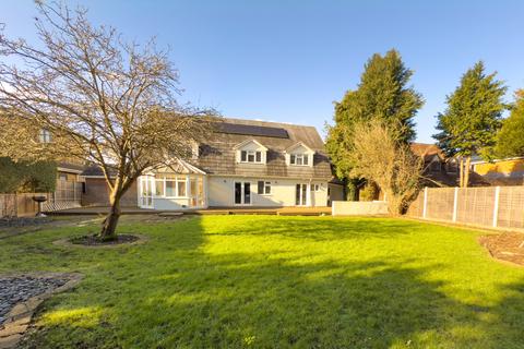 18 The Avenue, Wraysbury, Staines, TW19 5HA