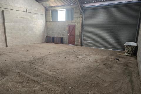 Warehouse to rent, Knockdown, Tetbury