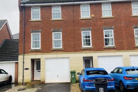 3 bedroom townhouse to rent, Martingale Chase, NEWBURY RG14