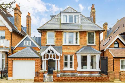 4 Broom Water West, Teddington, TW11 9QH