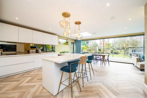 4 Broom Water West, Teddington, TW11 9QH