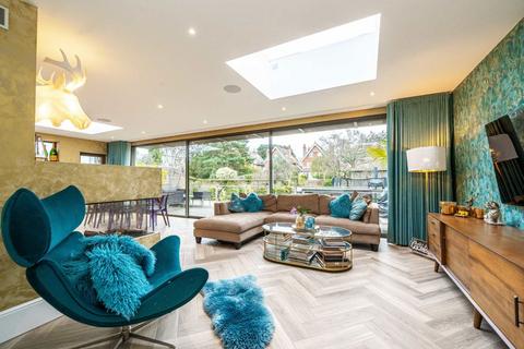 4 Broom Water West, Teddington, TW11 9QH