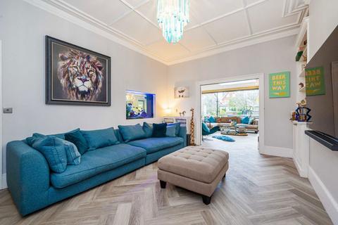 4 Broom Water West, Teddington, TW11 9QH