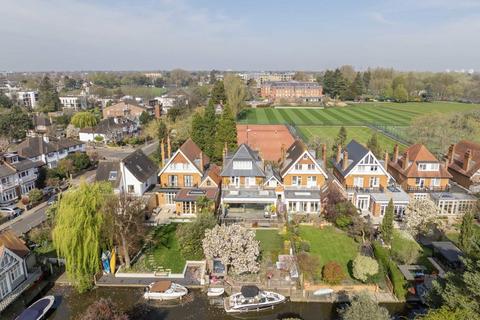 4 Broom Water West, Teddington, TW11 9QH