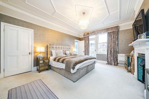 4 Broom Water West, Teddington, TW11 9QH