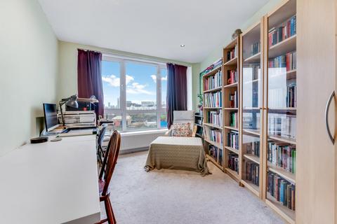 3 bedroom apartment for sale, Wards Wharf Approach, Silvertown, Newham, London, E16