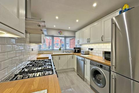 10 Sytch Lane, Wombourne, Wolverhampton, WV5 0NF