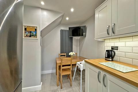 10 Sytch Lane, Wombourne, Wolverhampton, WV5 0NF