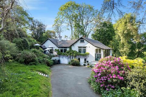 6 bedroom detached house for sale