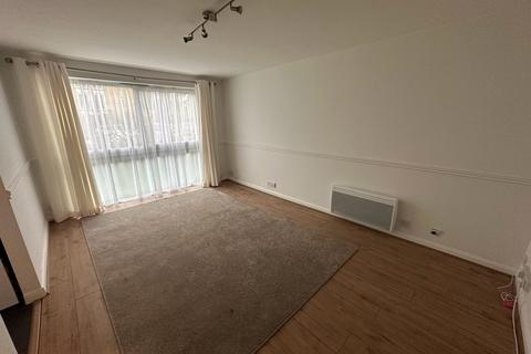 2 bedroom apartment to rent, Greenlands Road, Staines-upon-Thames, TW18