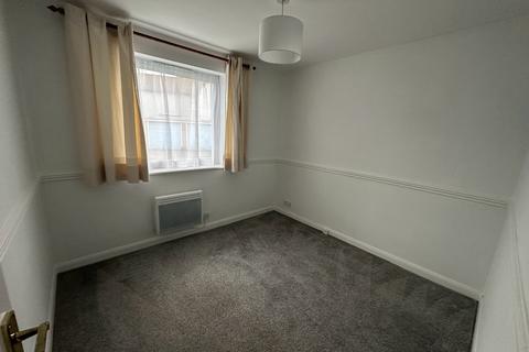 2 bedroom apartment to rent, Greenlands Road, Staines-upon-Thames, TW18