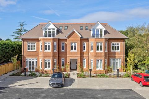 2 bedroom flat for sale, More Lane, Esher, Surrey, KT10