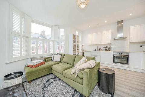 2 bedroom flat for sale, Birnam Road, London N4