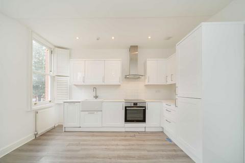 2 bedroom flat for sale, Birnam Road, London N4