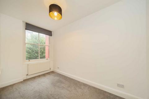 2 bedroom flat for sale, Birnam Road, London N4
