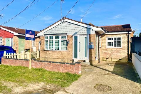 2 bedroom bungalow for sale, Thelma Avenue, Canvey Island